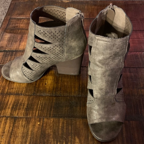 Open toe zip-up grey metallic block heels - Picture 1 of 6